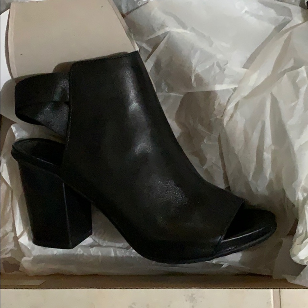 Kenneth Cole open toe bootie